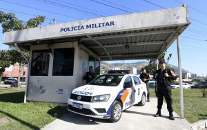 Agentes do Proeis atuando nas cabines da Policia Militar