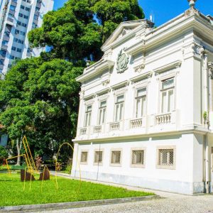 Parte externa de museu no rio