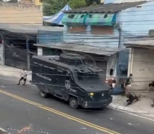 Caveirão é usado para dispersar torcedores